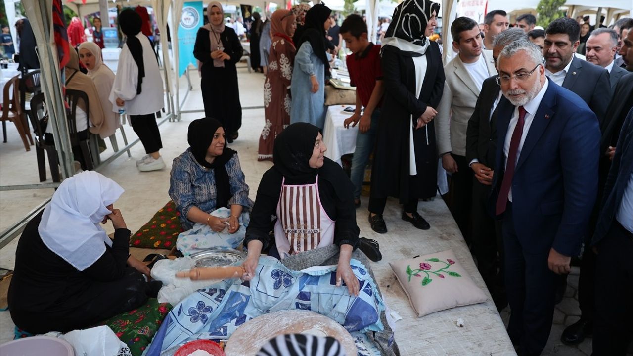 Bakan Işıkhan, Mardin'de Kültür ve Kiraz Festivali'ne Katıldı