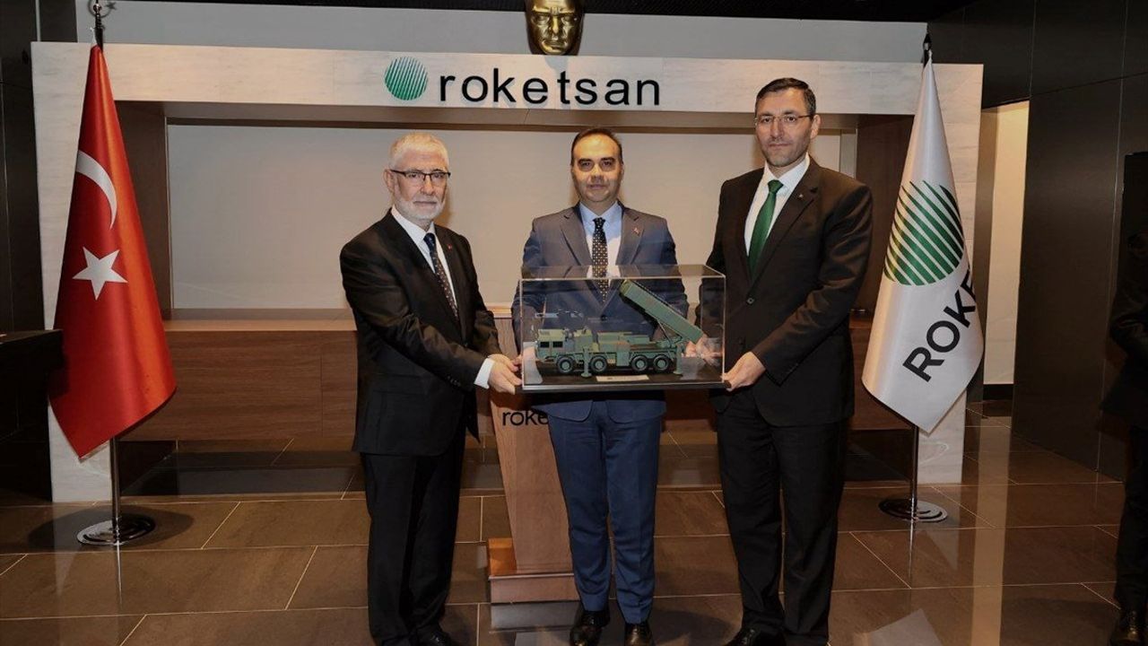Bakan Kacır, ROKETSAN'ı Ziyaret Etti