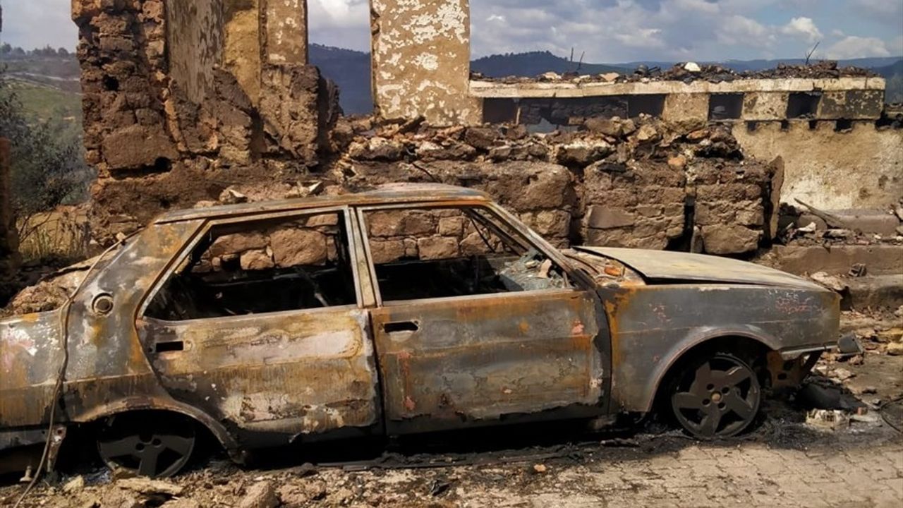 Bakan Kurum: Bilecik'teki Orman Yangınlarında 47 Yapı Yıkıldı