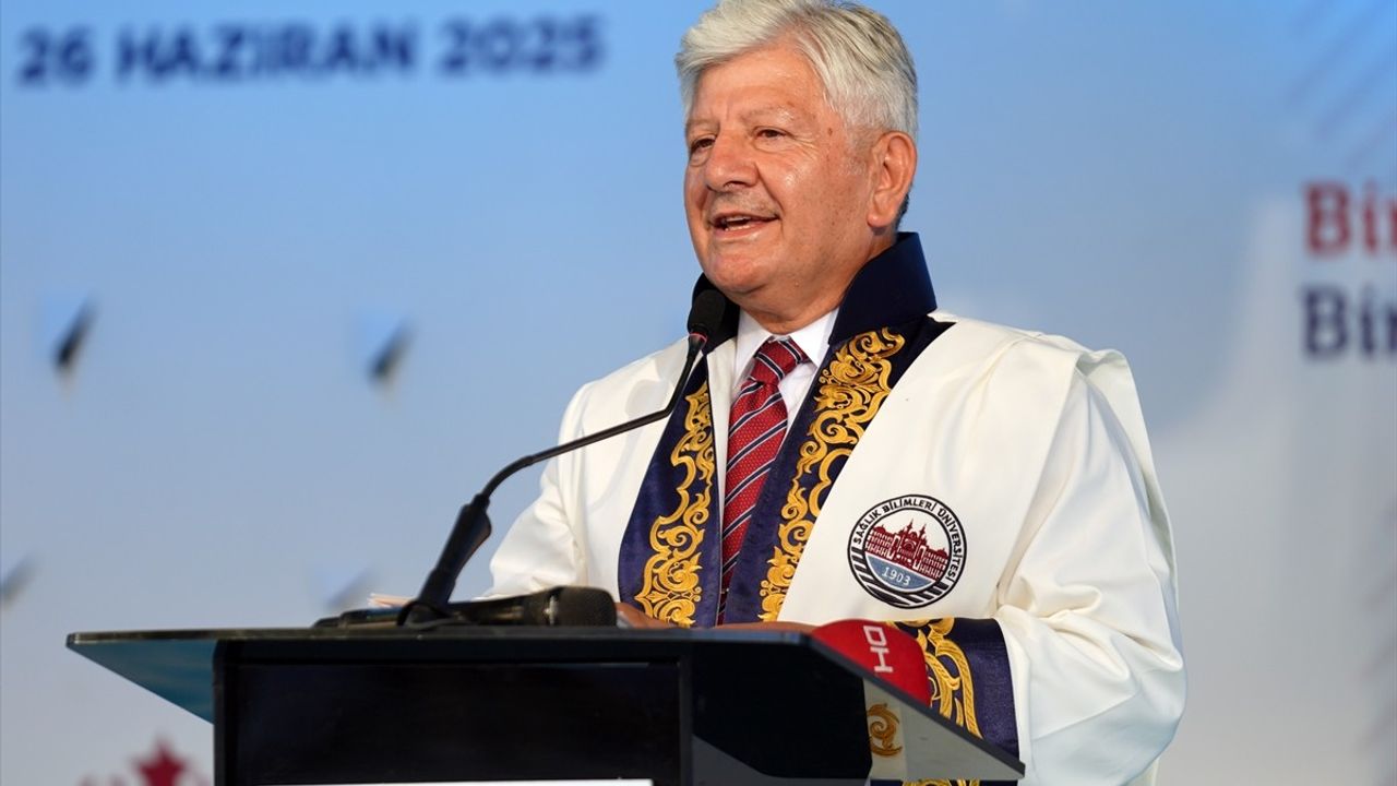 Bakan Memişoğlu, SBÜ Mezuniyet Töreninde Empati ve İyilik Vurgusu Yaptı