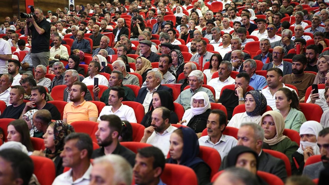 Bakan Yerlikaya, Van'da Afet Konutları Töreninde Umut Dolu Mesajlar Verdi