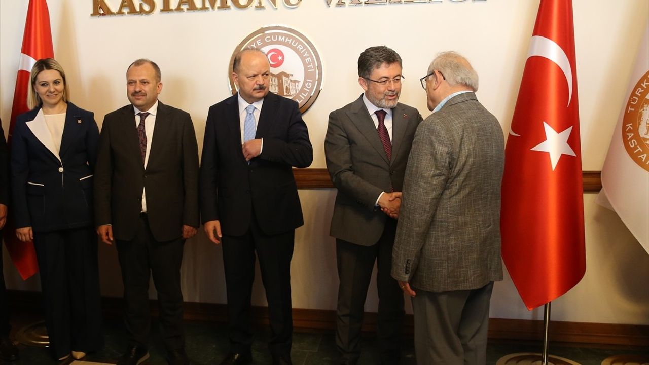 Bakan Yumaklı'dan Orman Yangını Uyarısı: Dikkatli Olalım!