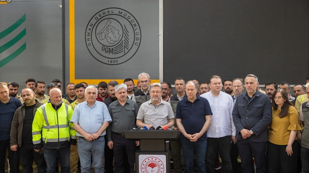 Bakan Yumaklı: 'Orman Yangınlarında 350 Uçak, 2300 Helikopter Sortisi Yapıldı'