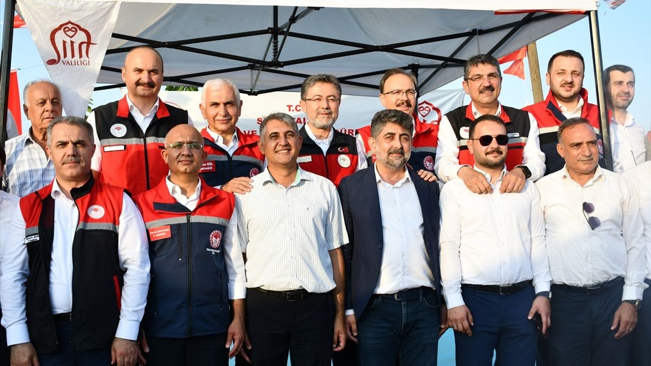 Bakan Yumaklı, Siirt'te Böğürtlen Hasadına Katıldı: İhracat Potansiyeli 448 Ton