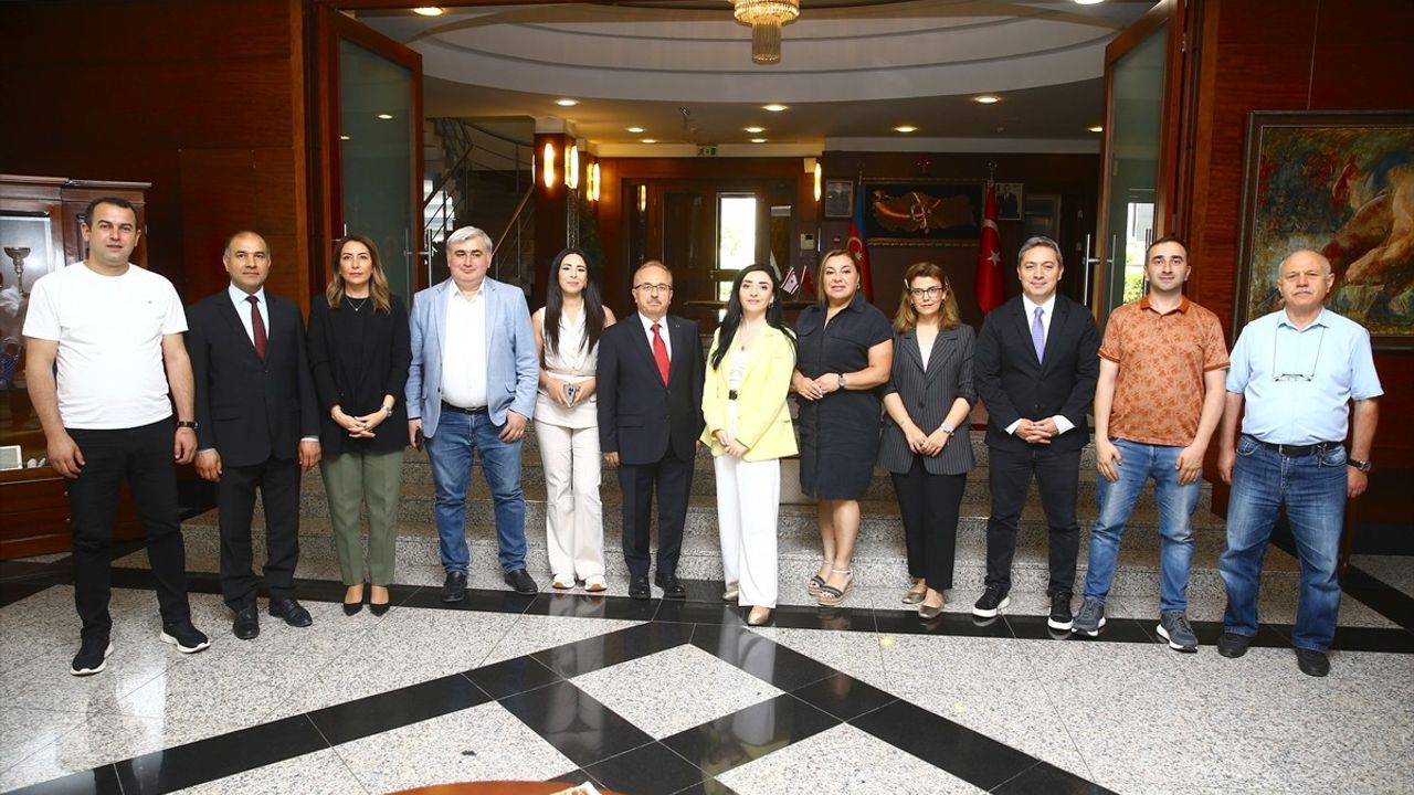 Bakü'de Dünya Kahvaltı Günü Kutlandı: Büyükelçi Akgün Medya ile Buluştu