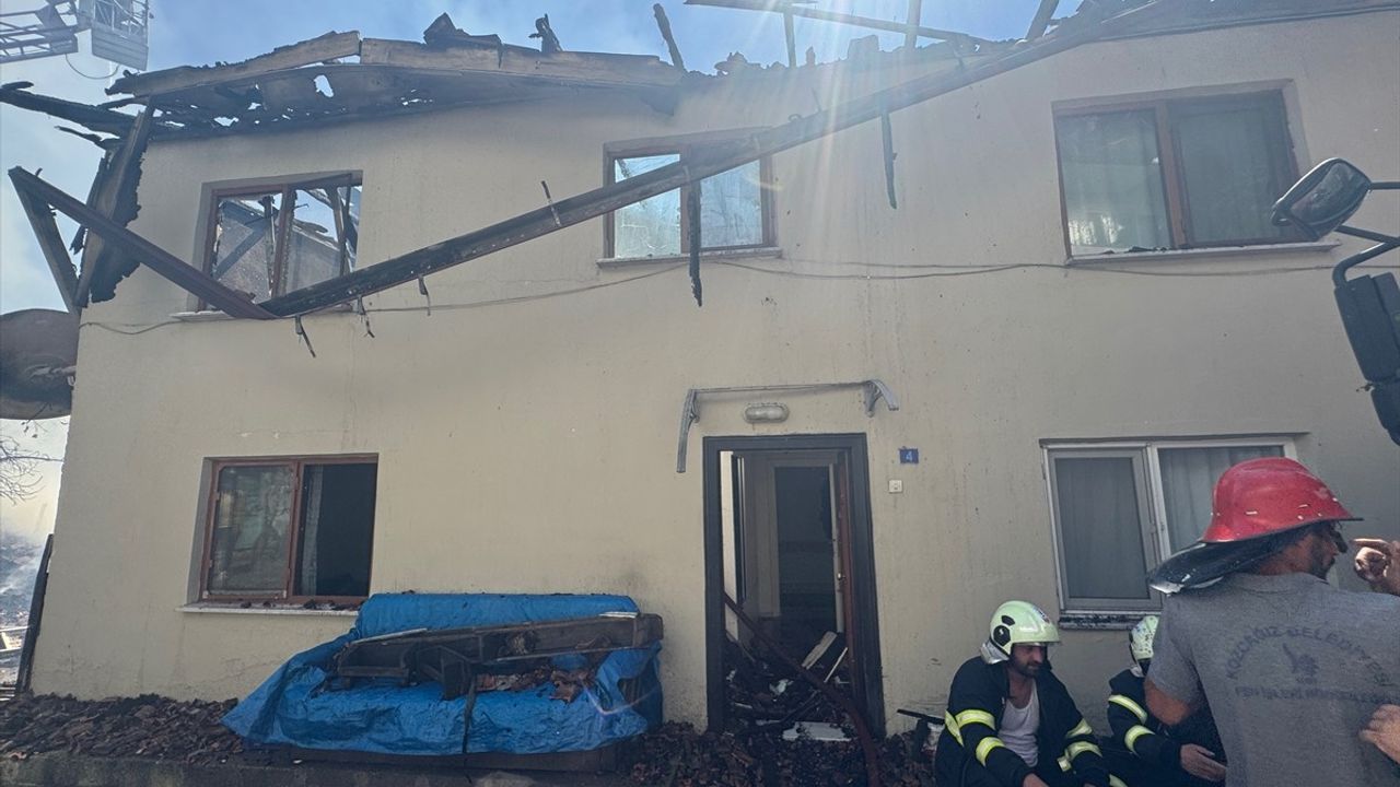 Bartın'da Yangın: 2 Ev Zarar Gördü