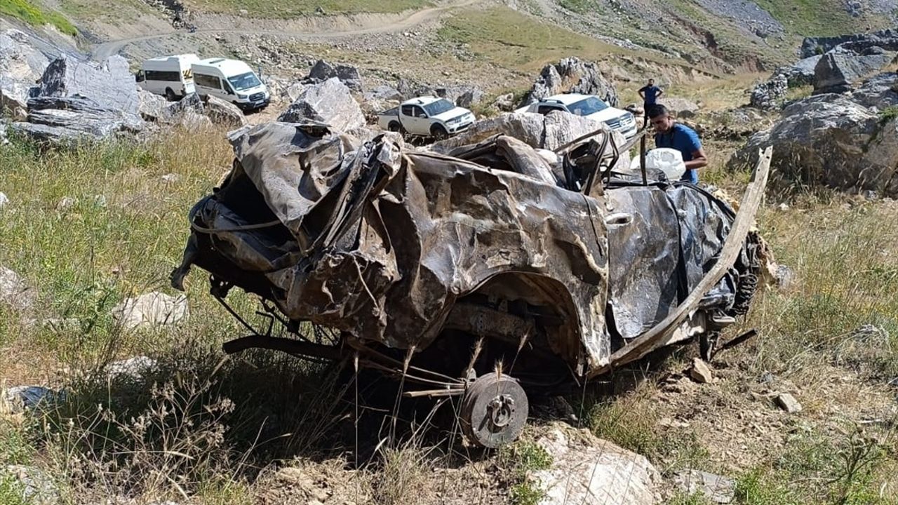 Batman'da Bilirkişi Ekibini Taşıyan Araç Şarampole Yuvarlandı: 5 Ölü