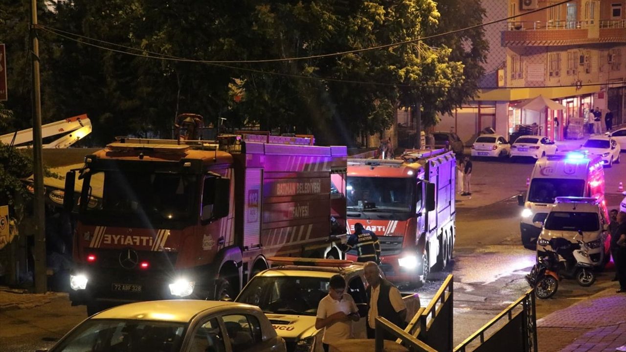 Batman'daki Zincir Markette Yangın: 5 Kişi Kurtarıldı