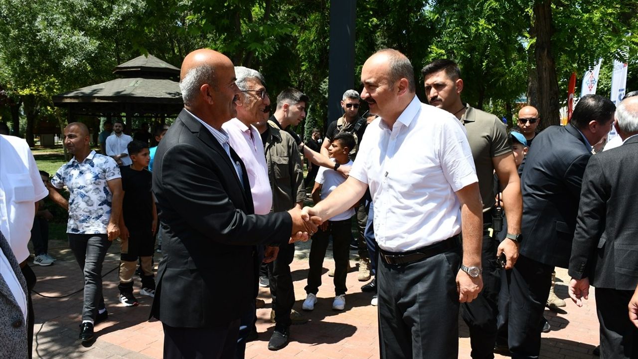 Batman, Şırnak ve Elazığ'da Bayramlaşma Coşkusu