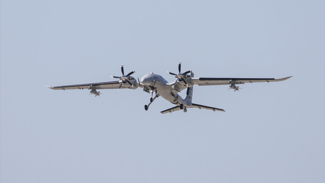 Bayraktar AKINCI TİHA ile KEMANKEŞ 1 Füzesinin Başarılı Testi