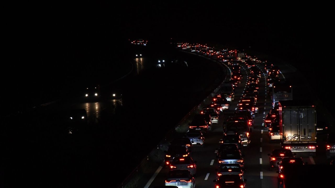 Bayram Dönüş Trafiği Sürüyor: Yoğunluk Devam Ediyor