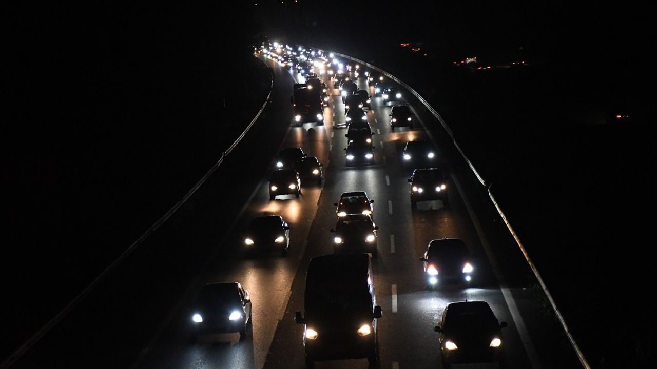 Bayram Tatili Dönüş Trafiği Yoğunlaşıyor