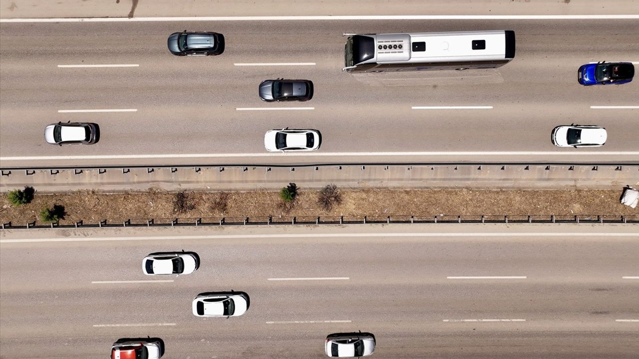 Bayram Tatilinde İstanbul-İzmir Otoyolu'nda Yoğunluk Başladı