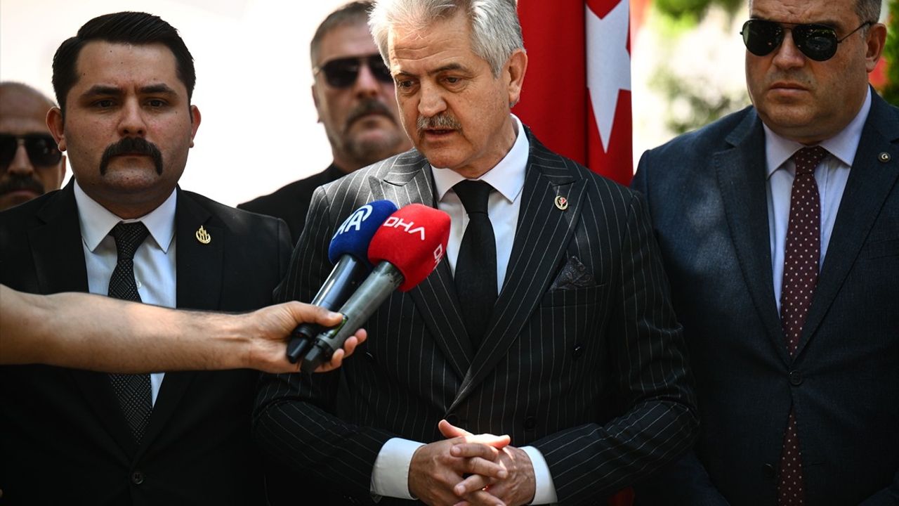 BBP ve Alperen Ocakları, Yazıcıoğlu'nun Kabrini Ziyaret Etti