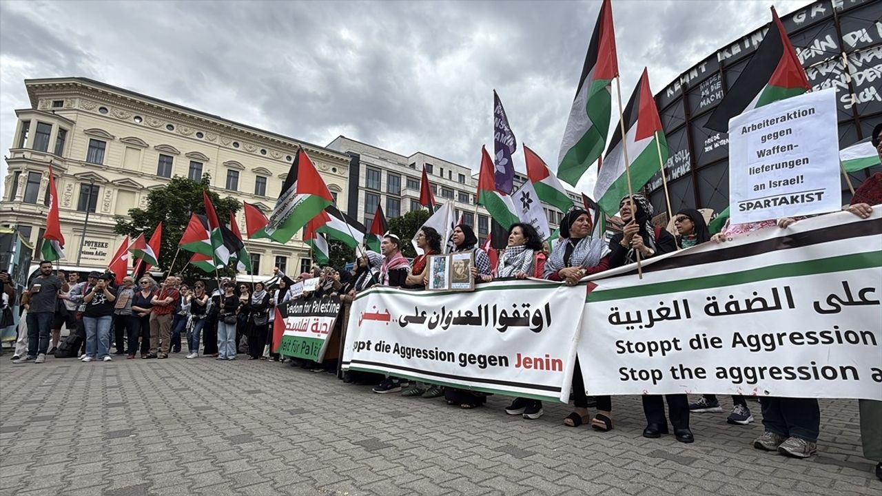 Berlin'de Filistin'e Destek Gösterileri Gerçekleştirildi