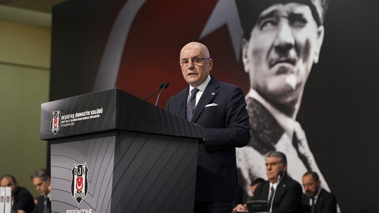 Beşiktaş Divan Kurulu Toplantısı: Tevfik Yamantürk'ün Veda Konuşması