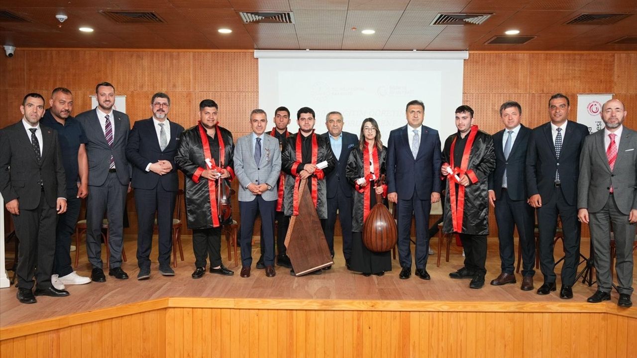Beyoğlu Mustafa Kandıralı Güzel Sanatlar Lisesi İlk Mezunlarını Verdi