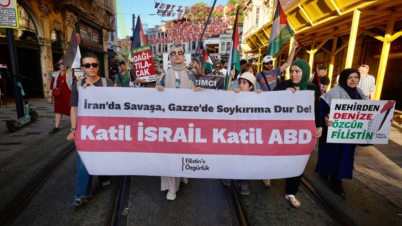 Beyoğlu'nda İsrail'in Saldırıları Protesto Edildi