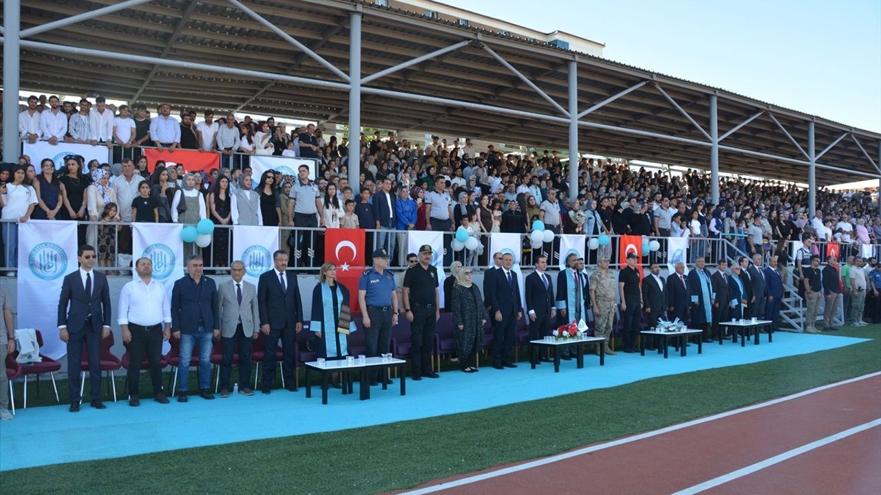 Bitlis Eren Üniversitesi'nde 2.399 Öğrenci Mezuniyet Coşkusunu Yaşadı
