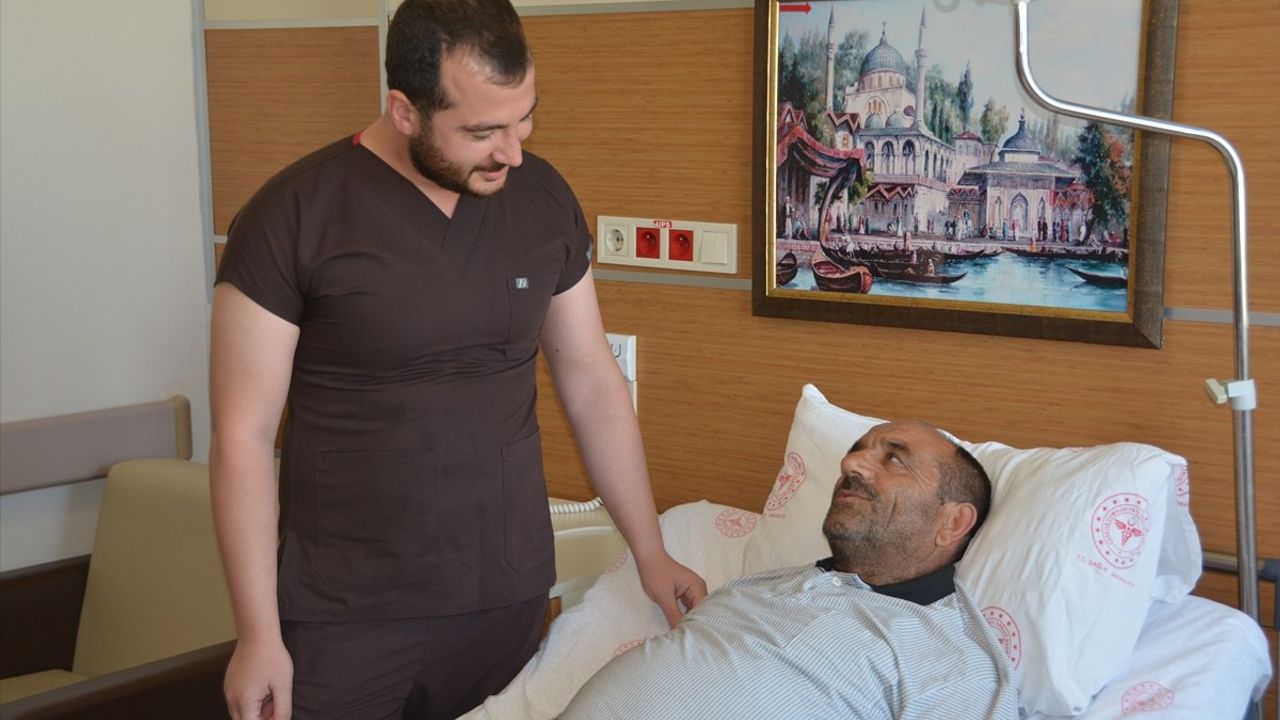 Bitlis'te 23 Santimetrelik Kist Ameliyatla Alındı