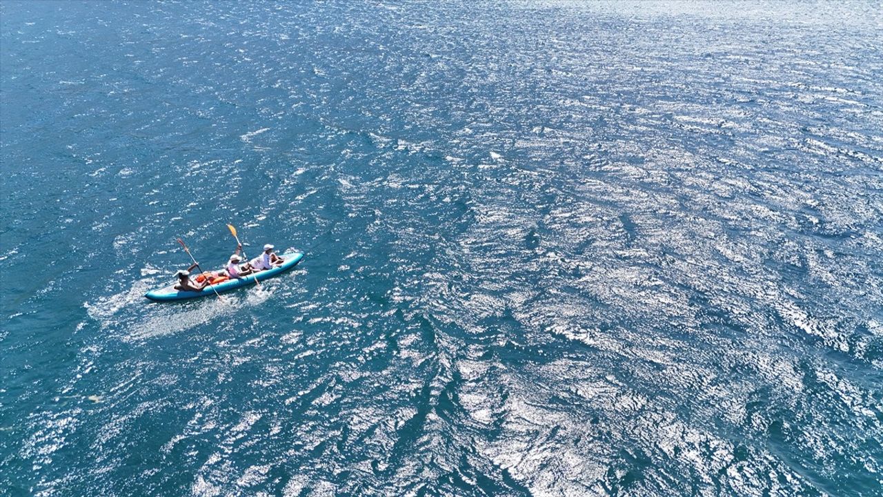 Bitlis'te Kabotaj Bayramı Yüzme Etkinliği Coşkuyla Kutlandı
