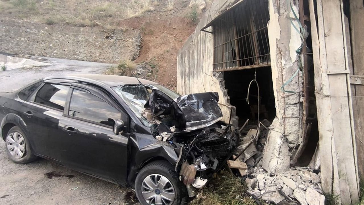 Bitlis'te Korkunç Kaza: 1 Ölü, 4 Yaralı