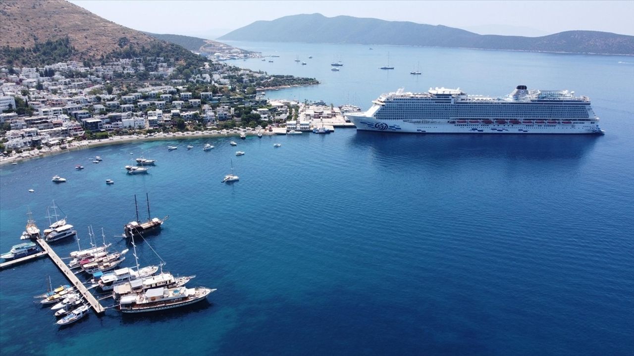 Bodrum'a AROYA Cruises'ın Unutulmaz İlk Ziyareti