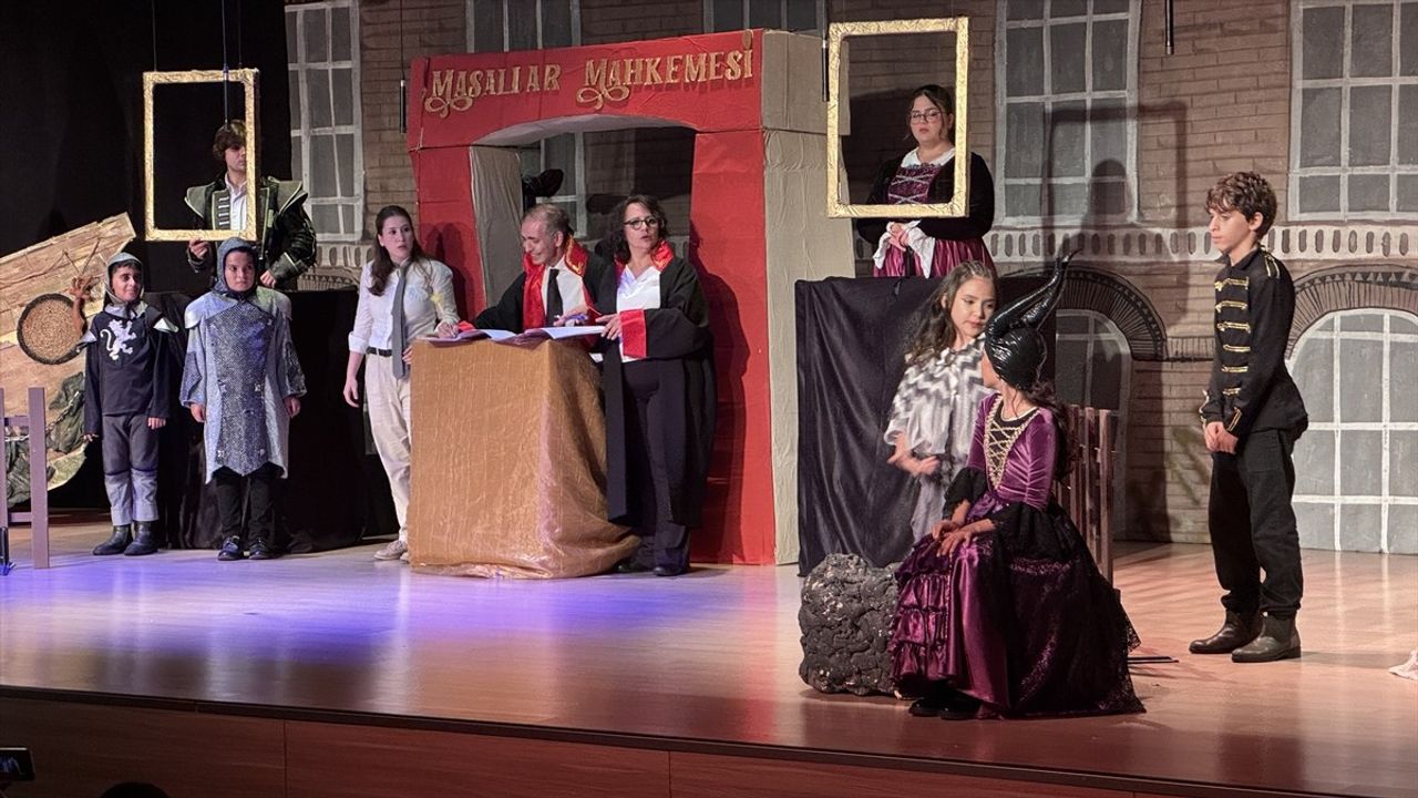 Bodrum'da 63 Çocuk Tiyatroda Buluştu