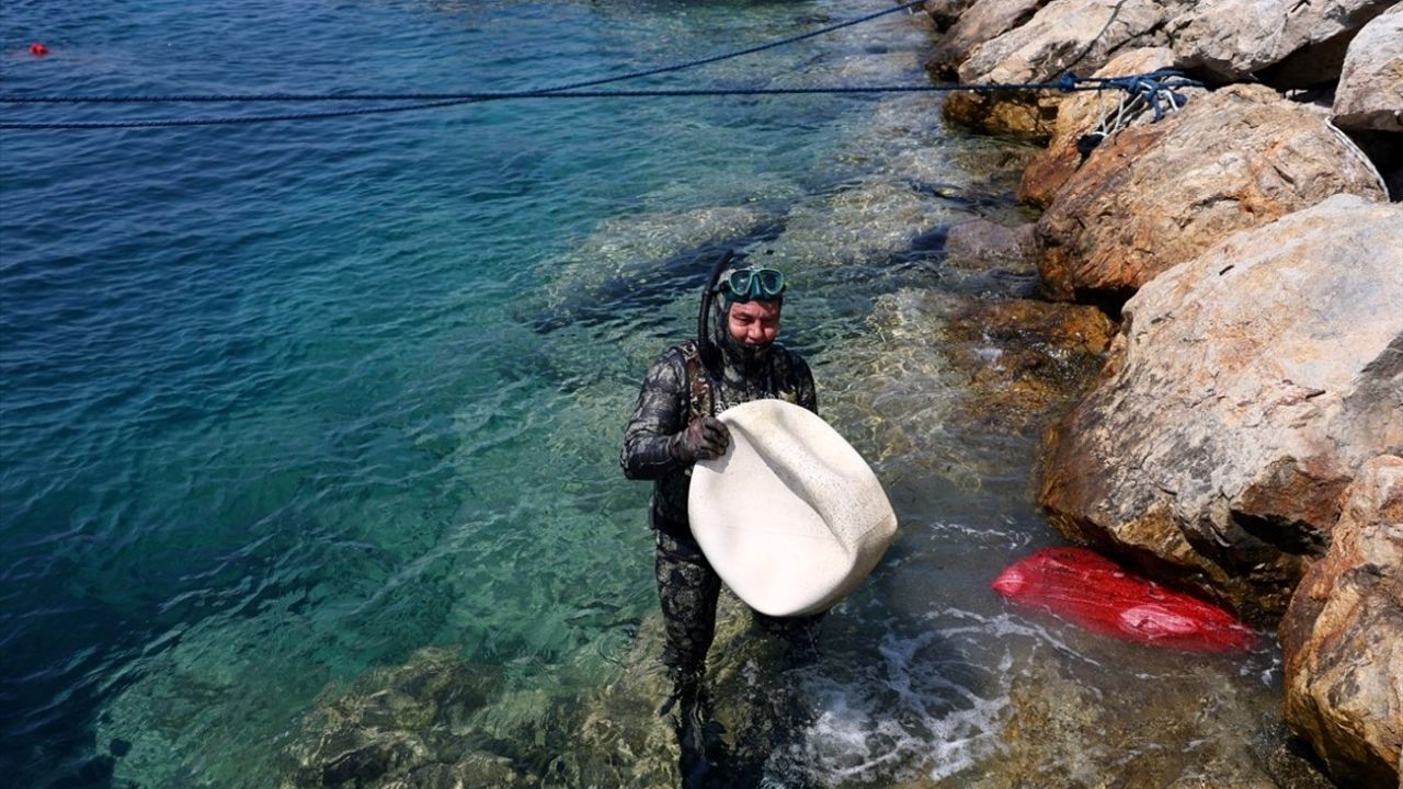 Bodrum'da Dalgıçlar Deniz Dibi Temizliği Gerçekleştirdi