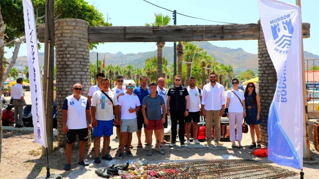 Bodrum'da Deniz Dibinden 62 Kilogram Atık Çıkarıldı