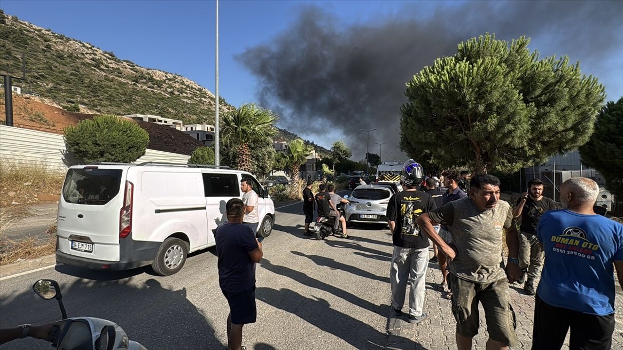 Bodrum'da Plastik Boru Depolama Alanında Yangın Çıktı