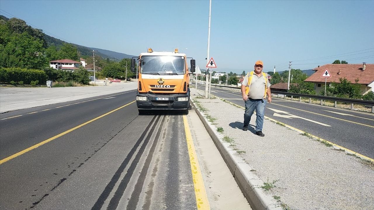 Bolu Dağı Geçişinde Yol Güvenliği İçin Temizlik Çalışması