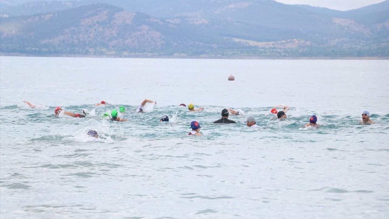 Burdur DoğaFest'te Spor Heyecanı: Salda Gölü'nde Triatlon ve Plaj Voleybolu Yarışları Yapıldı