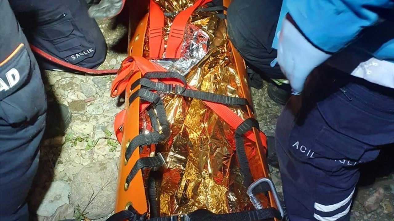 Bursa'da Dere Yatağında Mahsur Kalan Çoban Kurtarıldı