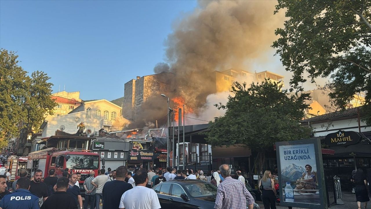 Bursa'da Lokantada Yangın: İtfaiye Ekipleri Olay Yerinde!