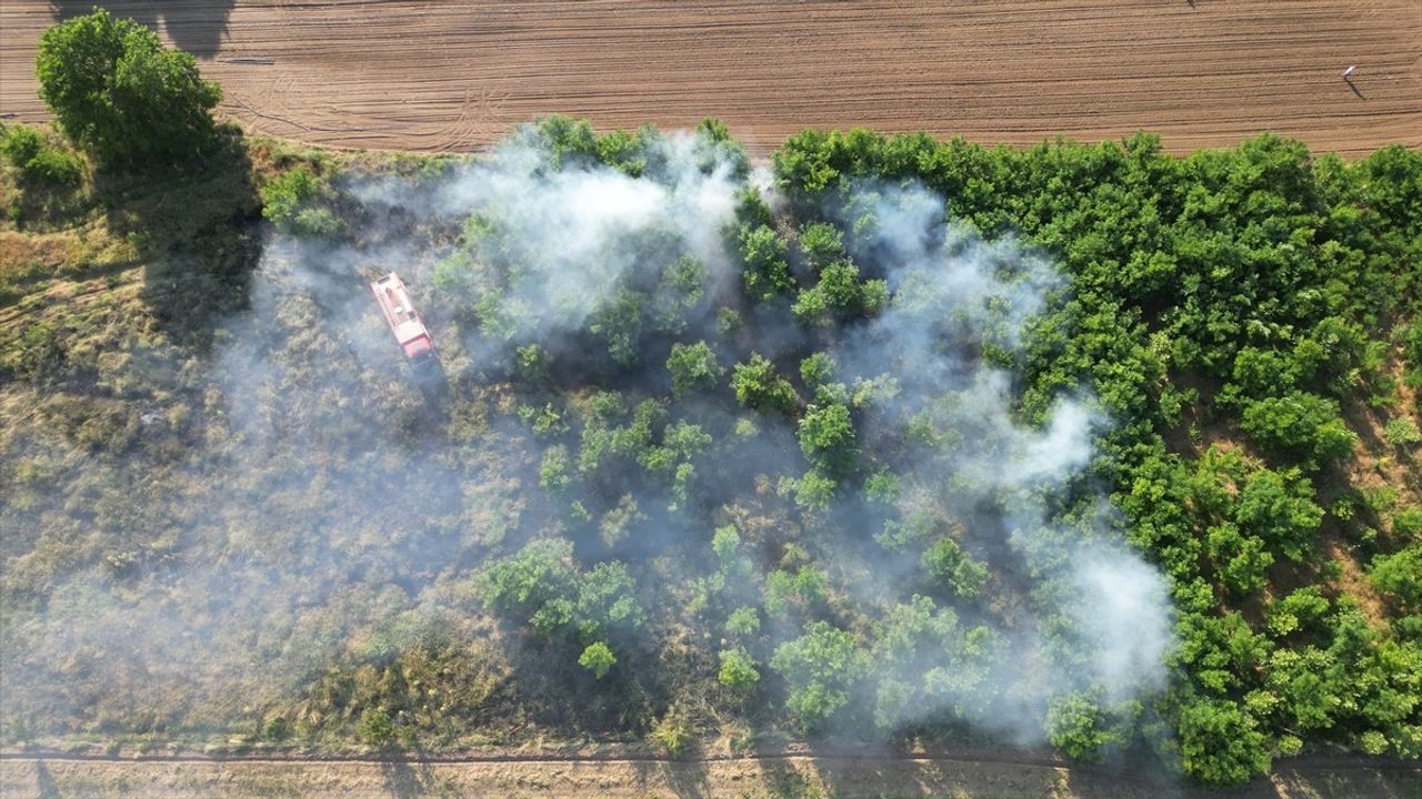 Bursa İnegöl'de Çalılık Alanda Yangın Söndürüldü