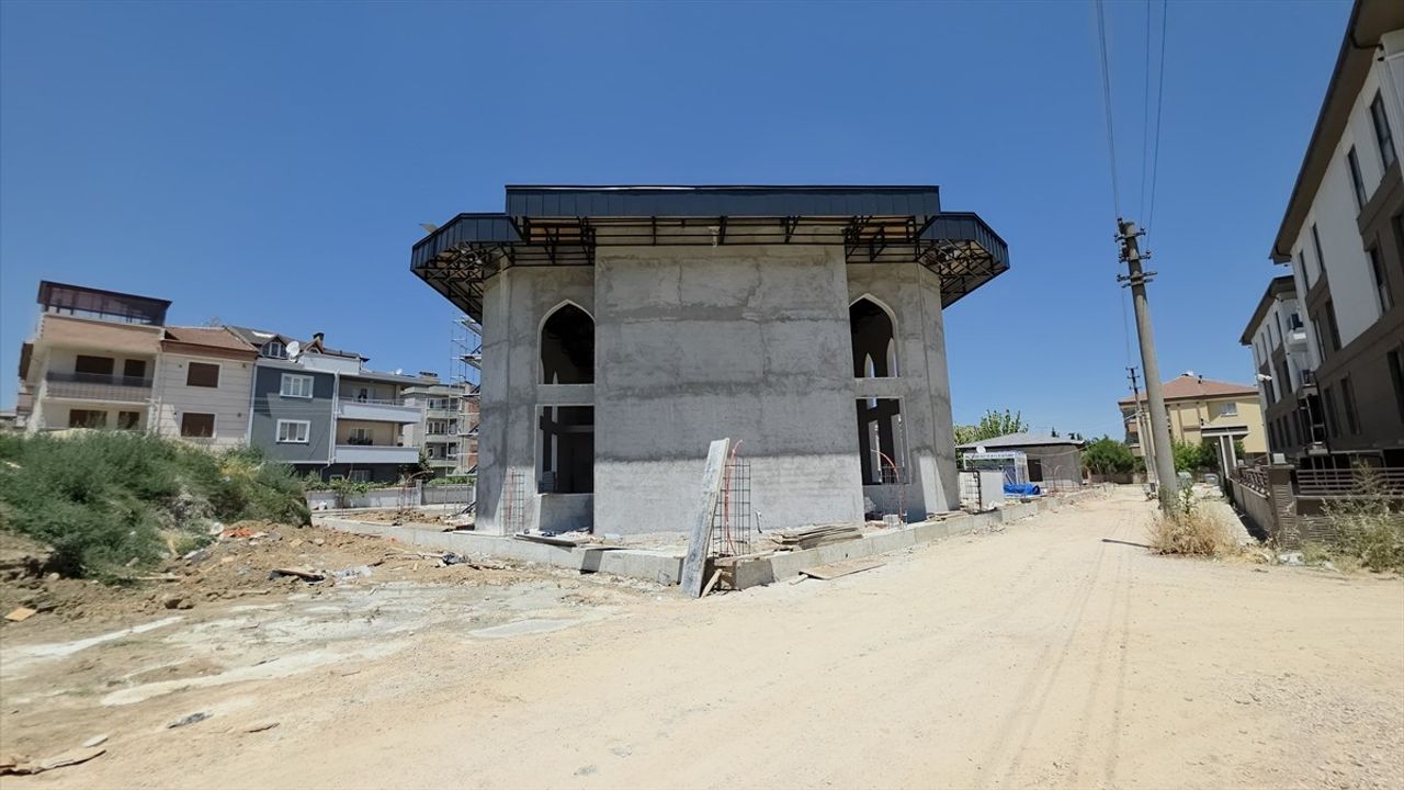 Bursa İnegöl'de Camiden Düşen İşçi Yaralandı
