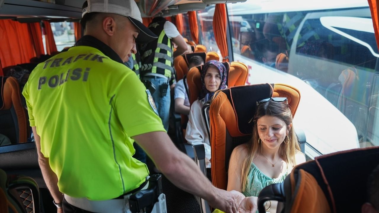 Büyük İstanbul Otogarı'nda Bayram Denetimleri Devam Ediyor