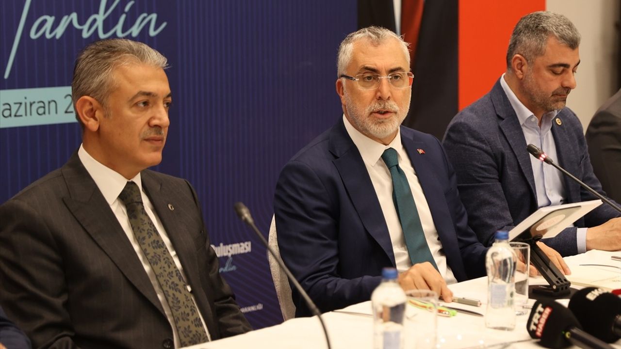 Çalışma ve Sosyal Güvenlik Bakanı Işıkhan'dan Mardin'de Medya Buluşması Açıklamaları