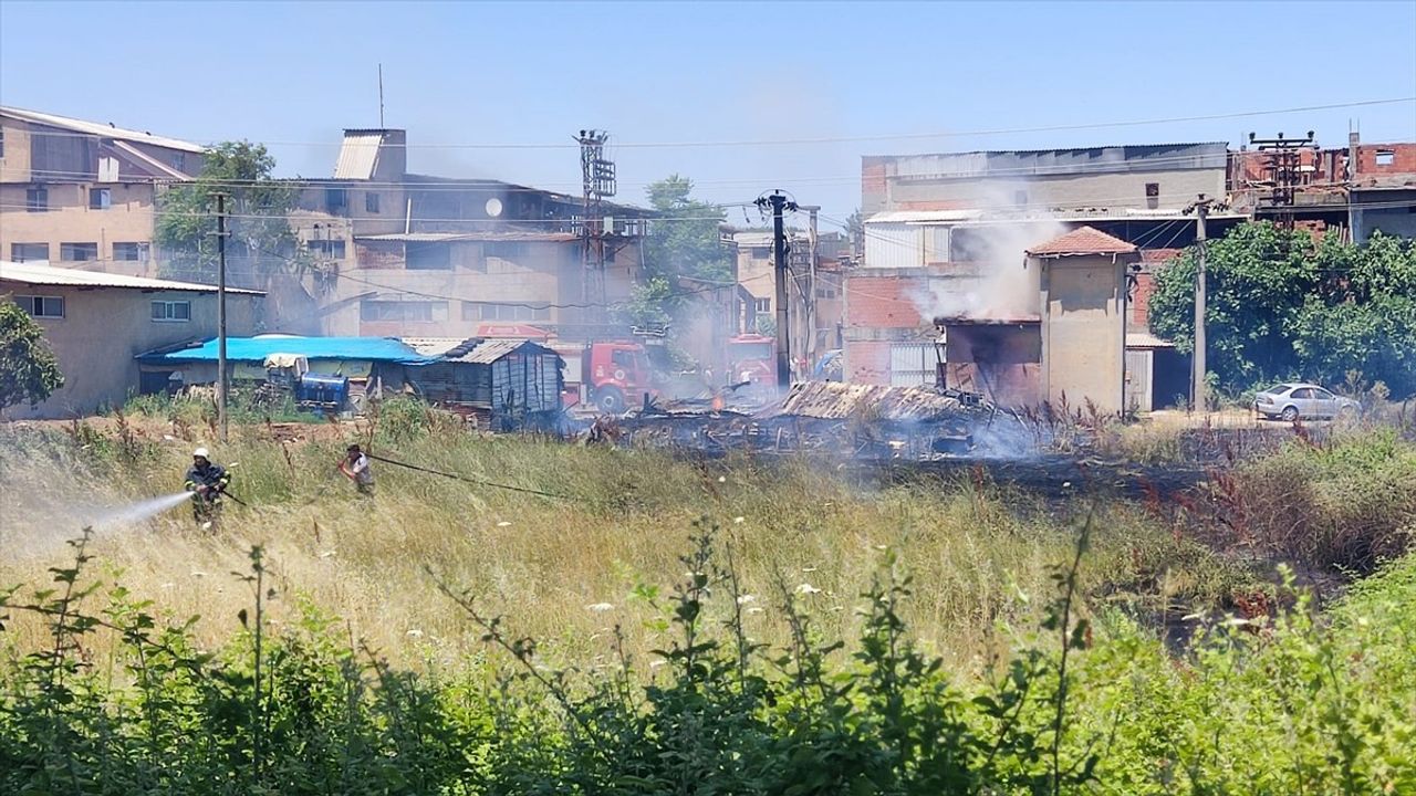 Çanakkale Biga'da Depo Yangını Kontrol Altına Alındı
