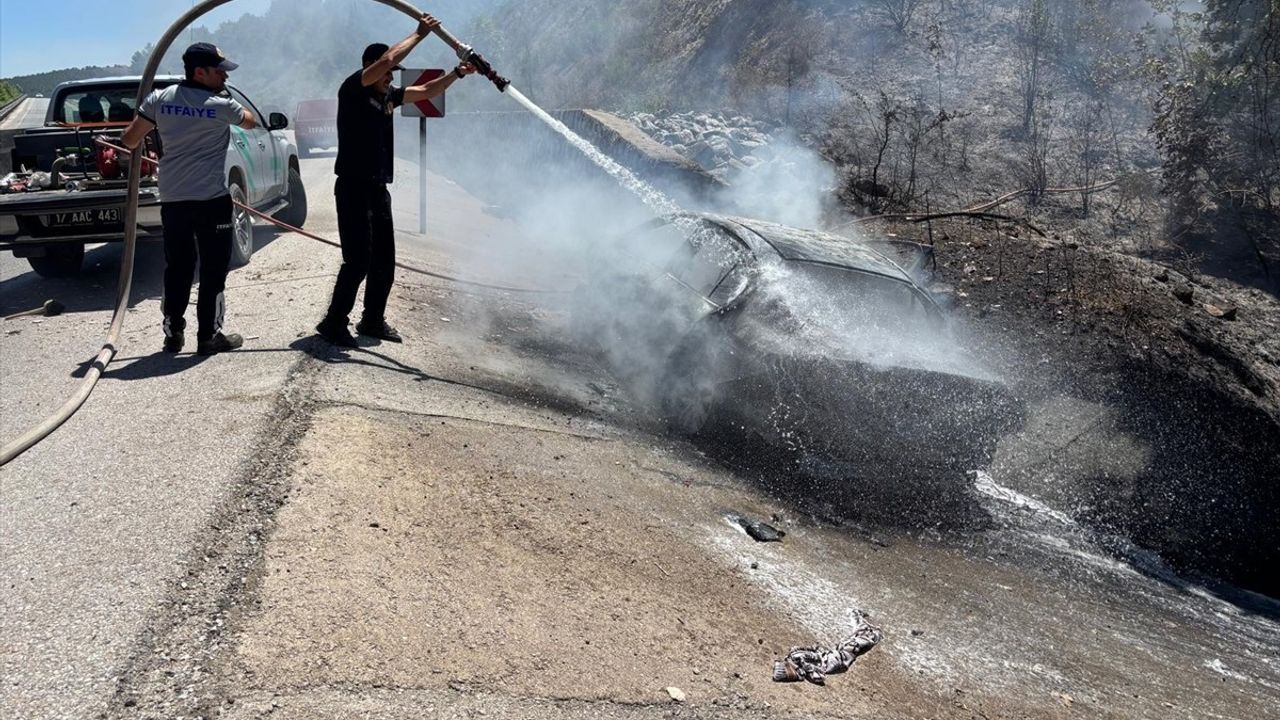 Çanakkale'de Alev Alan Otomobilde Bir Kişi Hayatını Kaybetti