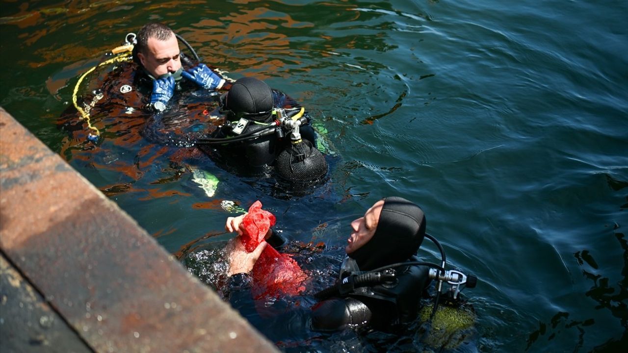 Çanakkale'de Deniz Dibi Temizliği: Atıklar Sergilendi