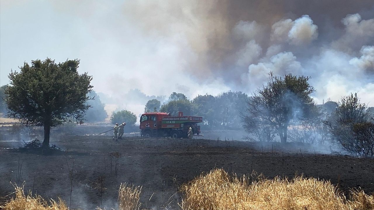 Çanakkale'de Tarım Arazisinde Yangın! Havadan ve Karadan Müdahale Başlatıldı