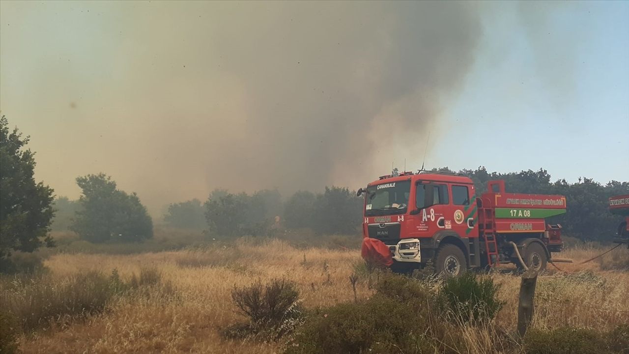 Çanakkale'de Tarım Arazisinde Yangına Hava ve Karadan Müdahale