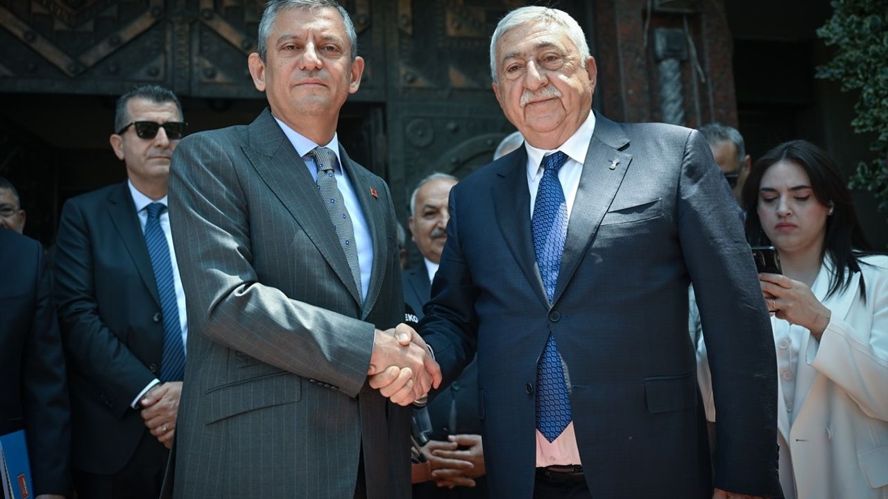 CHP Genel Başkanı Özel, TESK Başkanı Palandöken'i Ziyaret Etti: Esnaf İçin Destek Çağrısı
