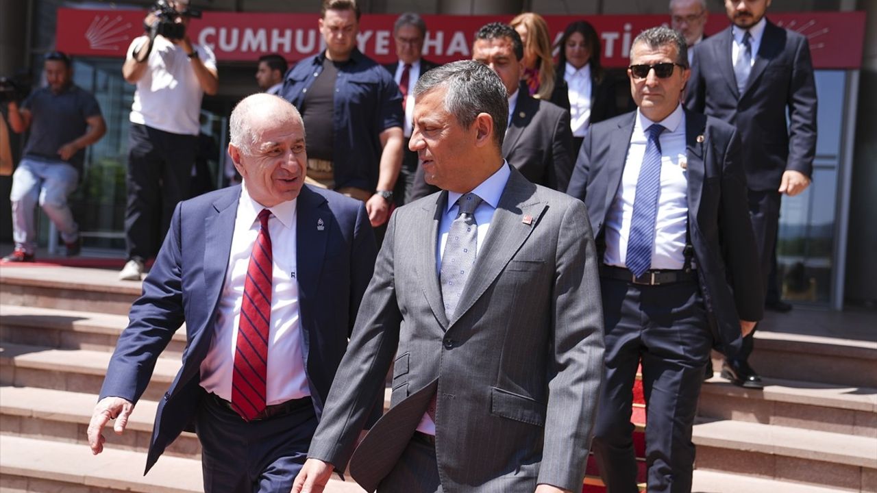 CHP Genel Başkanı Özgür Özel ve Ümit Özdağ'dan Kritik Toplantı