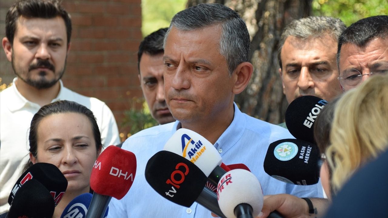 CHP Lideri Özel: Zeyrek'in Cenazesi Birleştirici Bir Etkinlikti
