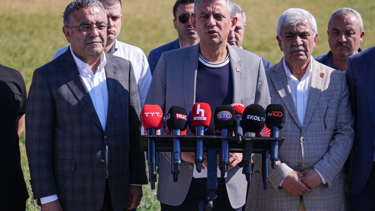 CHP Lideri Özgür Özel, İmamoğlu'nu Cezaevinde Ziyaret Etti