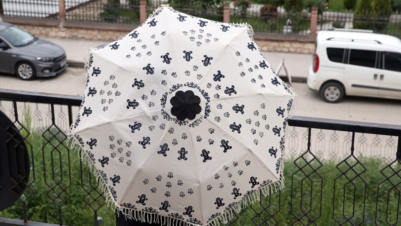 Çöpten Şemsiye, Taş Baskı ile Yeniden Hayat Buldu