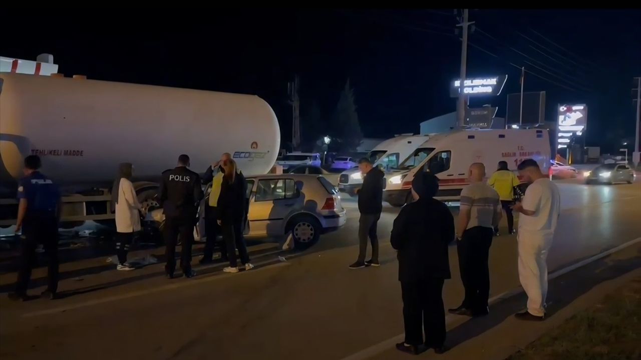 Çorum'da Akaryakıt Tankeriyle Çarpışan Otomobilin Sürücüsü Hayatını Kaybetti